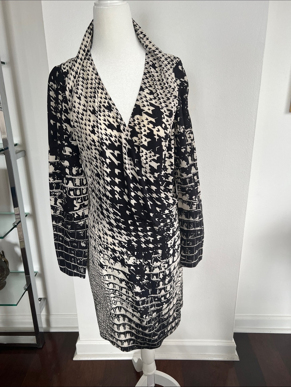 Gianfranco Ferre Black and Cream Printed Long Sleeve Dress